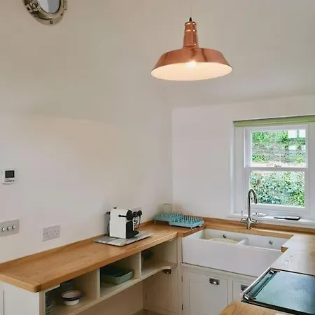 The Little Post House. A Perfect Village Retreat, With Stunning Views. Holiday home