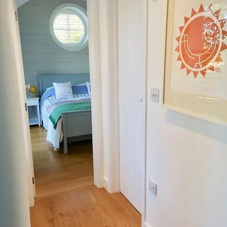 The Little Post House. A Perfect Village Retreat, With Stunning Views. *