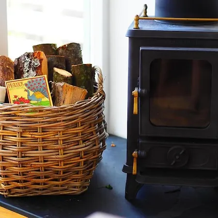 The Little Post House. A Perfect Village Retreat, With Stunning Views.