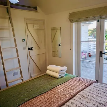 The Little Post House. A Perfect Village Retreat, With Stunning Views. *